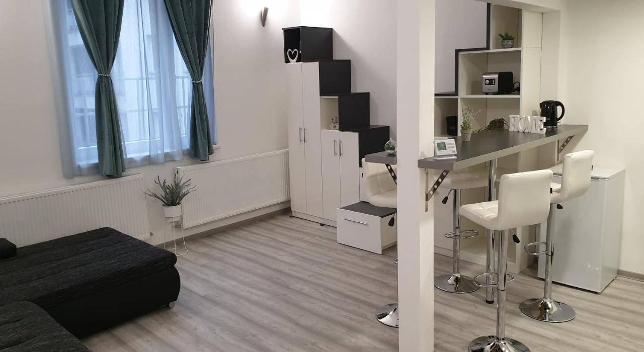 Belvarosi Apartman 2 Apartment Мисколк Екстериор снимка